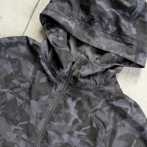 Lululemon Jacket SKU2001 - Picture 2 of 5